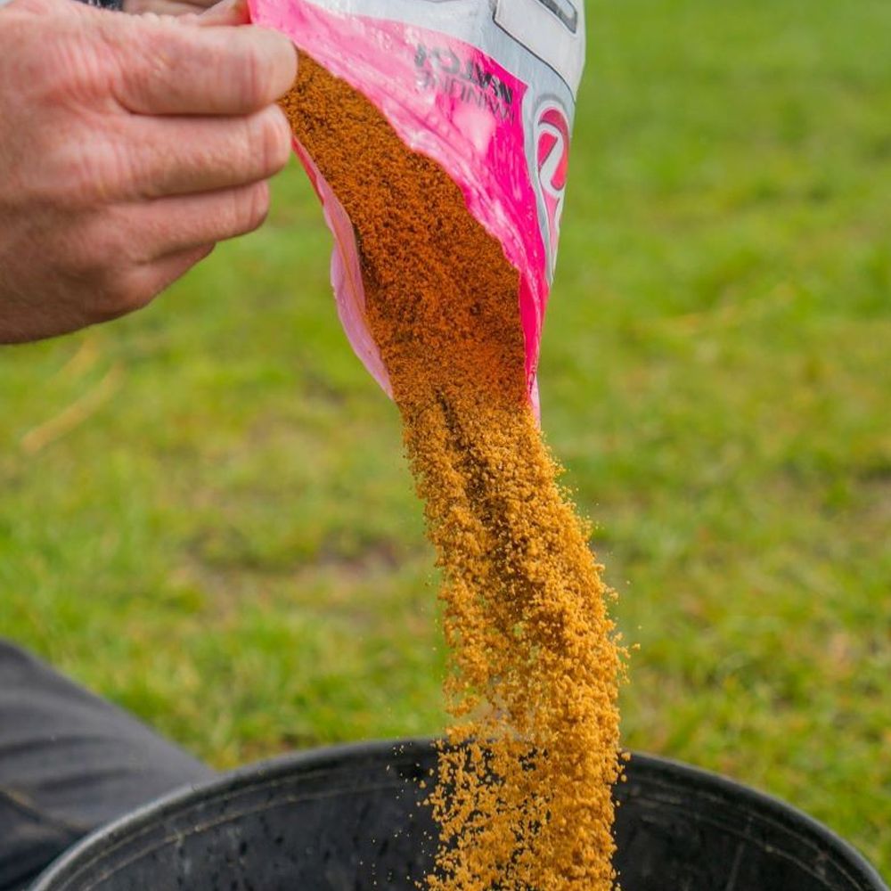 Mainline F1 Sweet Groundbait 1kg - Imagen 3