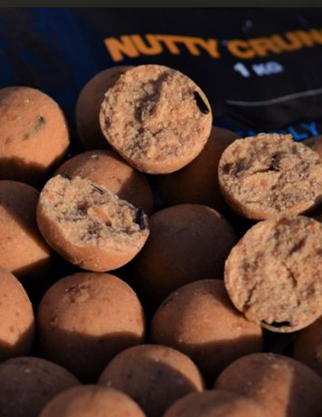 Vitalbaits Boilies Nutty Crunch 18mm 1kg - Imagen 3